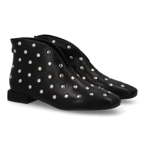 Botin mujer con tachuelas y tacon bajo
